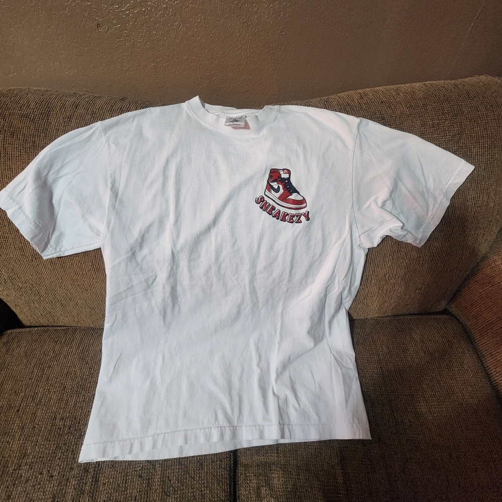 Men's Shaka Wear Jordans White T-Shirt with Red Graphic Sz.XL